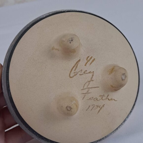 Native American Clay Pottery Vase and Footed Bowl Signed By Gray Feather Vintage - Picture 6 of 10